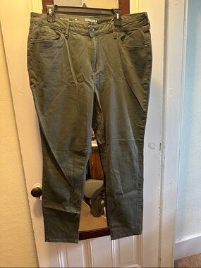 Sonoma Olive Straight-Leg Pants